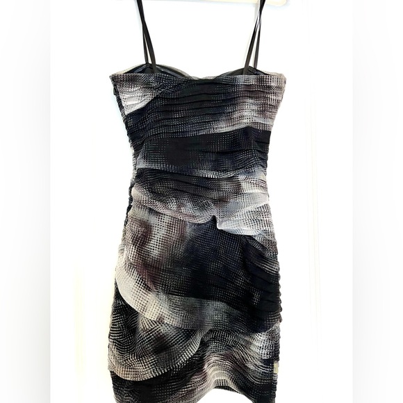 Sexy BCBG MAXAZRIA strapless dress - size 0 - Picture 2 of 3